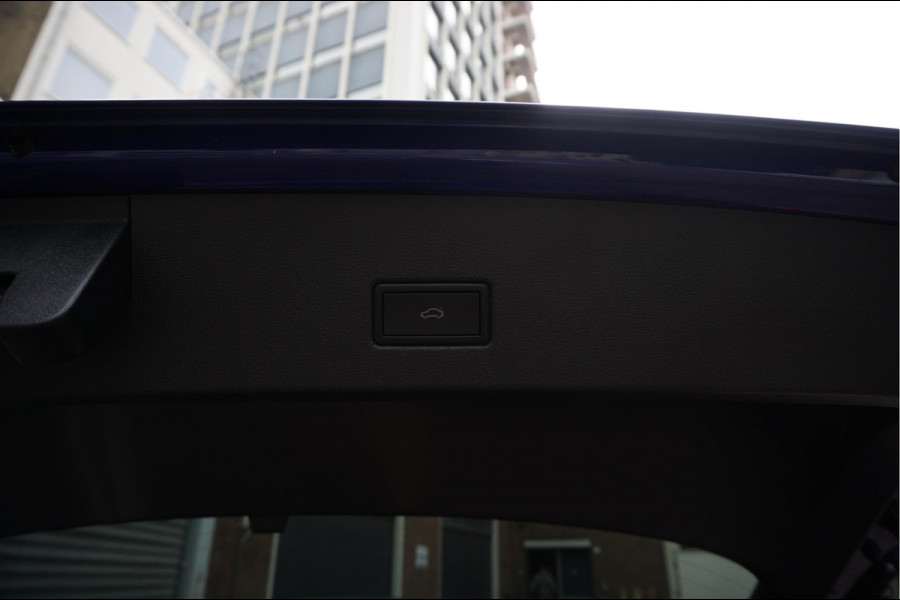 Volkswagen T-Roc 1.5 TSI R-Line Black Style | Facelift | Panoramadak | IQ light | Virtual cockpit | Adaptive + Lane departure | Apple Carplay | Sfeerverlichting | Dealer onderhouden Business+