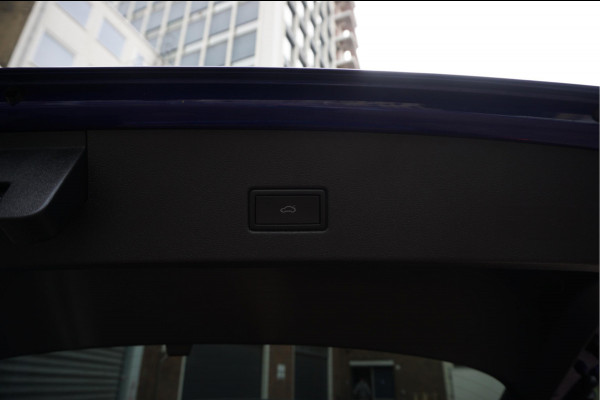 Volkswagen T-Roc 1.5 TSI R-Line Black Style | Facelift | Panoramadak | IQ light | Virtual cockpit | Adaptive + Lane departure | Apple Carplay | Sfeerverlichting | Dealer onderhouden Business+