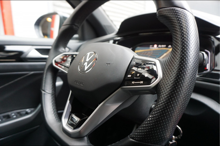 Volkswagen T-Roc 1.5 TSI R-Line Black Style | Facelift | Panoramadak | IQ light | Virtual cockpit | Adaptive + Lane departure | Apple Carplay | Sfeerverlichting | Dealer onderhouden Business+