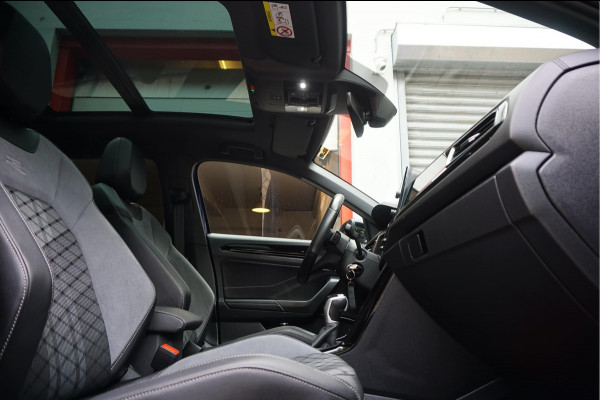 Volkswagen T-Roc 1.5 TSI R-Line Black Style | Facelift | Panoramadak | IQ light | Virtual cockpit | Adaptive + Lane departure | Apple Carplay | Sfeerverlichting | Dealer onderhouden Business+