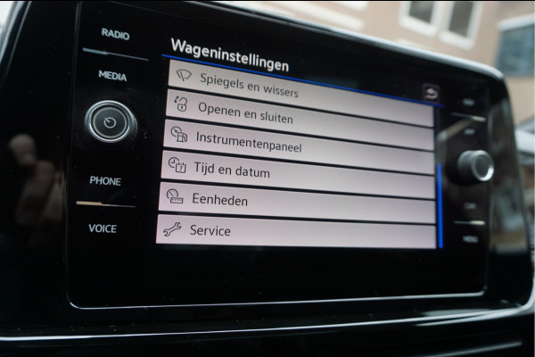 Volkswagen T-Roc 1.5 TSI R-Line Black Style | Facelift | Panoramadak | IQ light | Virtual cockpit | Adaptive + Lane departure | Apple Carplay | Sfeerverlichting | Dealer onderhouden Business+