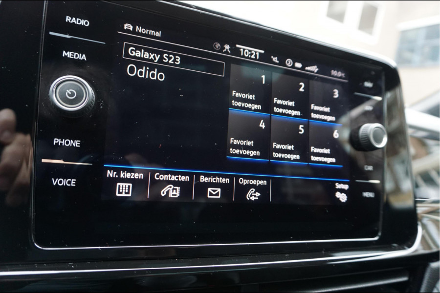 Volkswagen T-Roc 1.5 TSI R-Line Black Style | Facelift | Panoramadak | IQ light | Virtual cockpit | Adaptive + Lane departure | Apple Carplay | Sfeerverlichting | Dealer onderhouden Business+