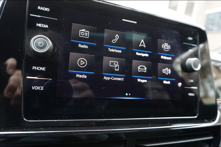 Volkswagen T-Roc 1.5 TSI R-Line Black Style | Facelift | Panoramadak | IQ light | Virtual cockpit | Adaptive + Lane departure | Apple Carplay | Sfeerverlichting | Dealer onderhouden Business+