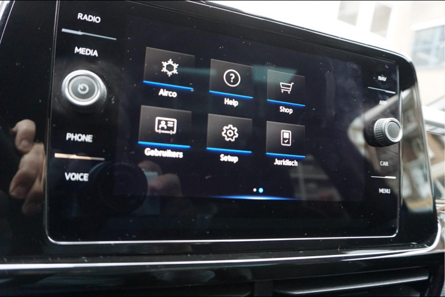 Volkswagen T-Roc 1.5 TSI R-Line Black Style | Facelift | Panoramadak | IQ light | Virtual cockpit | Adaptive + Lane departure | Apple Carplay | Sfeerverlichting | Dealer onderhouden Business+