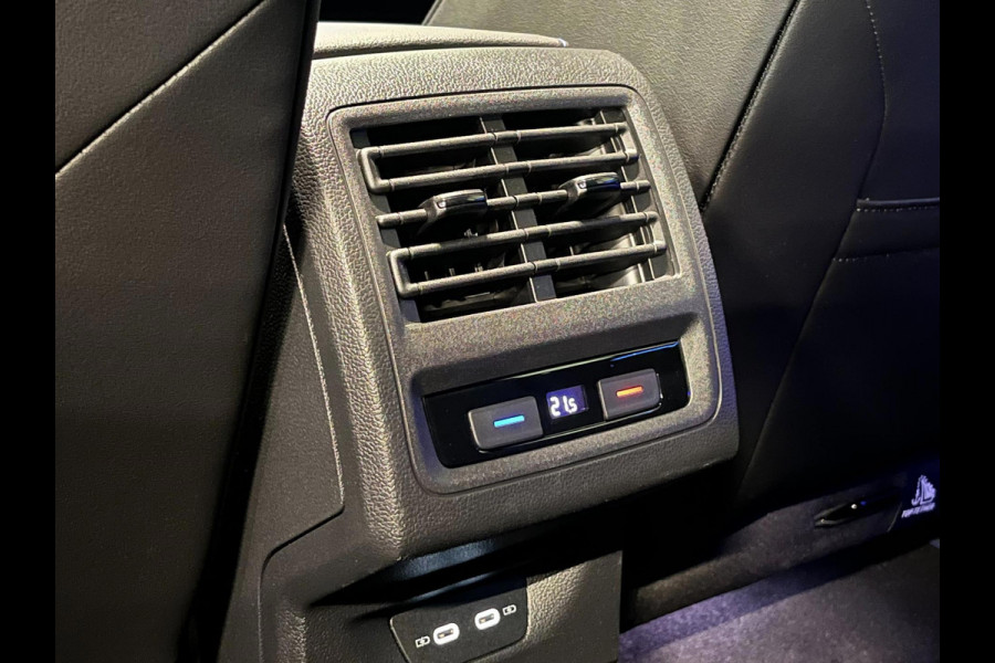 Volkswagen Golf 2.0 TSI R 4Motion | PANO | LEDER | HUD | H&K | NURBURGRING | AKRAPOVIC