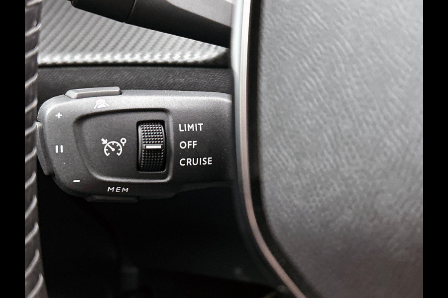 Peugeot 208 1.2 PureTech 100PK Allure AD-CRUISE | NAVI & CARPLAY | PRIVACY-GLASS