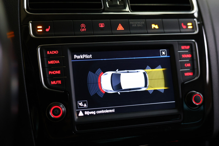 Volkswagen Polo 1.2 TSI Highline BLUET CRUISE STOELVW PDC '17