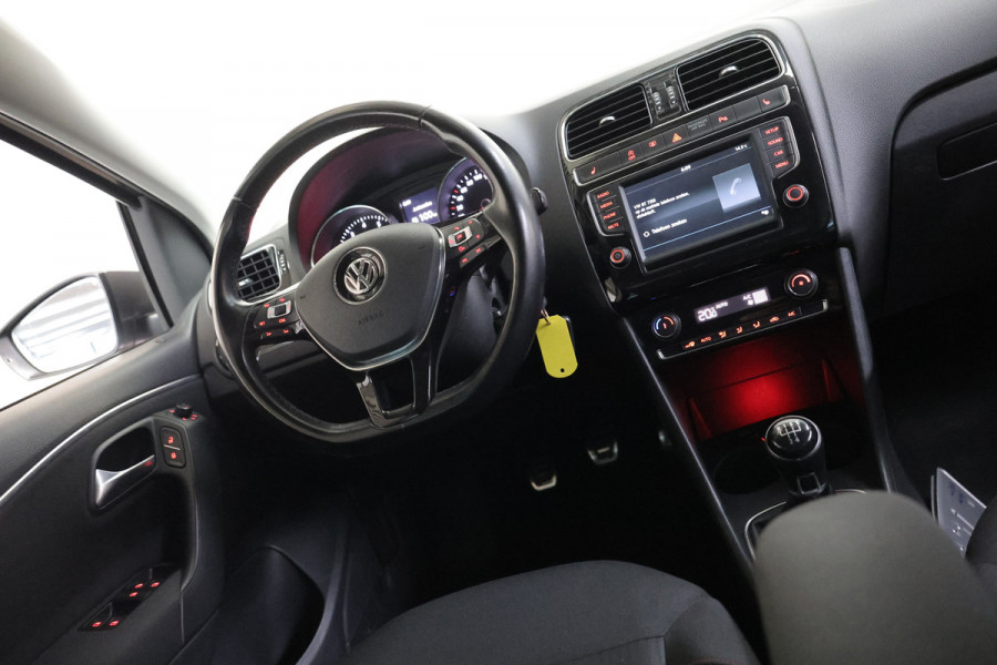 Volkswagen Polo 1.2 TSI Highline BLUET CRUISE STOELVW PDC '17