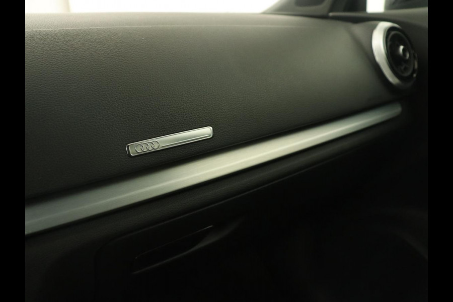 Audi A3 30 TFSI Sport S Line Edition | Sportstoelen | Full LED |Facelift | Half leder | Navigatie | Climate control | Cruise control | Parkeerhulp Audi A3 30 TFSI Sport S Line Edition | Sportstoelen | Full LED |Facelift | Half leder | Navigatie | Climate control | Cruise control | Parkeerhulp