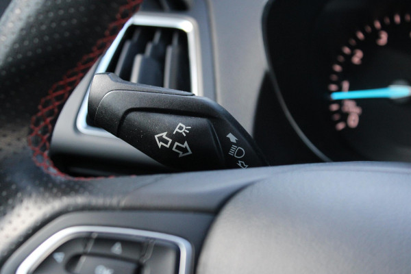 Ford Kuga 1.5 EcoBoost ST-line 120pk | Trekhaak | Winter pakket | Elektrische achterklep | Camera