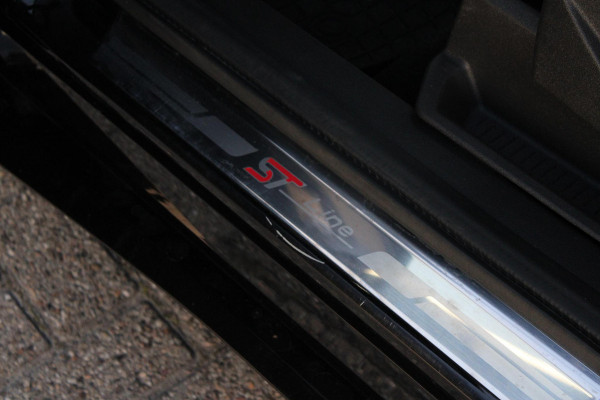 Ford Kuga 1.5 EcoBoost ST-line 120pk | Trekhaak | Winter pakket | Elektrische achterklep | Camera