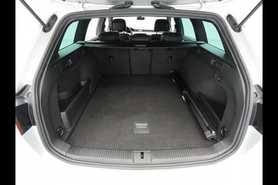 Volkswagen Passat Variant 1.4 TSI PHEV GTE Highline Navigatie Camera Dynaudio Trekhaak Stoelverwarming 243 Volkswagen Passat Variant 1.4 TSI PHEV GTE Highline Navigatie Camera Dynaudio Trekhaak Stoelverwarming 243