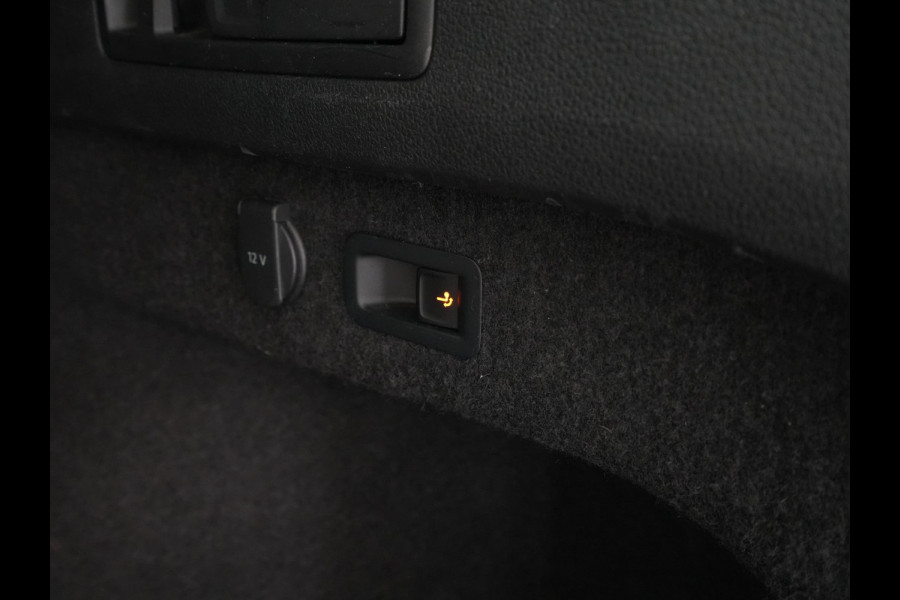 Volkswagen Passat Variant 1.4 TSI PHEV GTE Highline Navigatie Camera Dynaudio Trekhaak Stoelverwarming 243 Volkswagen Passat Variant 1.4 TSI PHEV GTE Highline Navigatie Camera Dynaudio Trekhaak Stoelverwarming 243