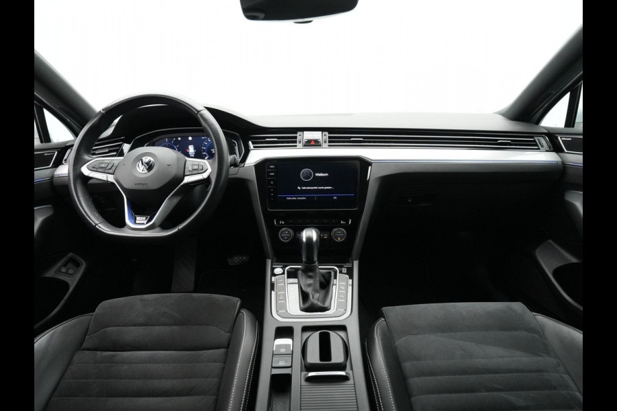 Volkswagen Passat Variant 1.4 TSI PHEV GTE Highline Navigatie Camera Dynaudio Trekhaak Stoelverwarming 243 Volkswagen Passat Variant 1.4 TSI PHEV GTE Highline Navigatie Camera Dynaudio Trekhaak Stoelverwarming 243