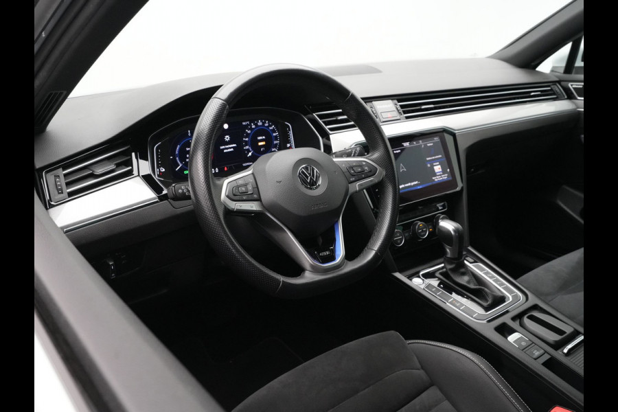 Volkswagen Passat Variant 1.4 TSI PHEV GTE Highline Navigatie Camera Dynaudio Trekhaak Stoelverwarming 243 Volkswagen Passat Variant 1.4 TSI PHEV GTE Highline Navigatie Camera Dynaudio Trekhaak Stoelverwarming 243