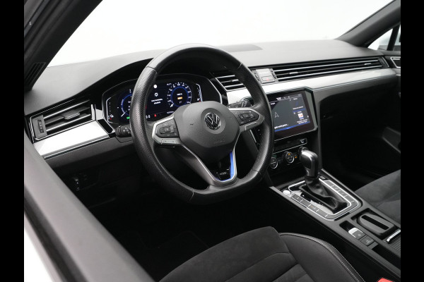 Volkswagen Passat Variant 1.4 TSI PHEV GTE Highline Navigatie Camera Dynaudio Trekhaak Stoelverwarming 243 Volkswagen Passat Variant 1.4 TSI PHEV GTE Highline Navigatie Camera Dynaudio Trekhaak Stoelverwarming 243