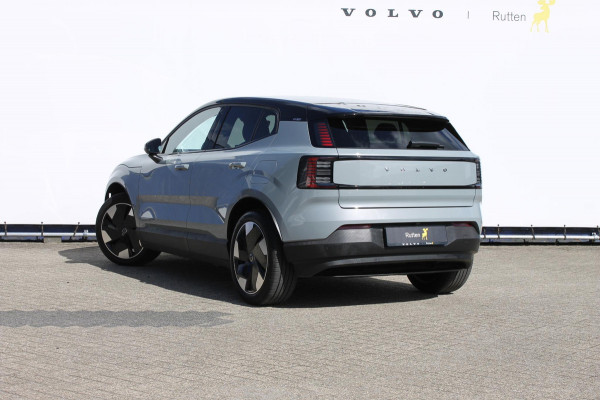 Volvo EX30 Single Motor Extended Range Plus 69 kWh Adaptieve cruise control / Semi elektrisch wegklapbare trekhaak / Extra getinte ramen vanaf de B-stijl / Verwarmbare voorstoelen / Verwarmbaar stuurwiel