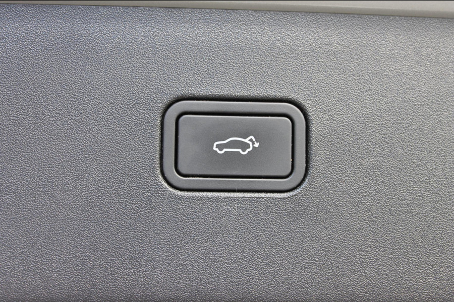 Volvo EX30 Single Motor Extended Range Plus 69 kWh Adaptieve cruise control / Semi elektrisch wegklapbare trekhaak / Extra getinte ramen vanaf de B-stijl / Verwarmbare voorstoelen / Verwarmbaar stuurwiel