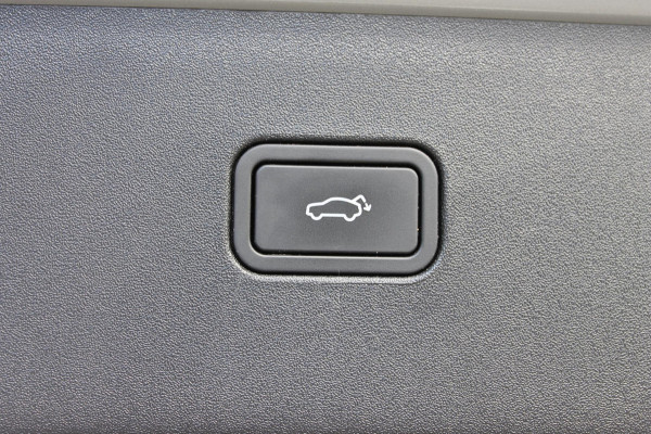 Volvo EX30 Single Motor Extended Range Plus 69 kWh Adaptieve cruise control / Semi elektrisch wegklapbare trekhaak / Extra getinte ramen vanaf de B-stijl / Verwarmbare voorstoelen / Verwarmbaar stuurwiel