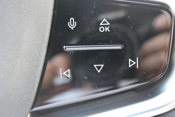 Volvo EX30 Single Motor Extended Range Plus 69 kWh Adaptieve cruise control / Semi elektrisch wegklapbare trekhaak / Extra getinte ramen vanaf de B-stijl / Verwarmbare voorstoelen / Verwarmbaar stuurwiel