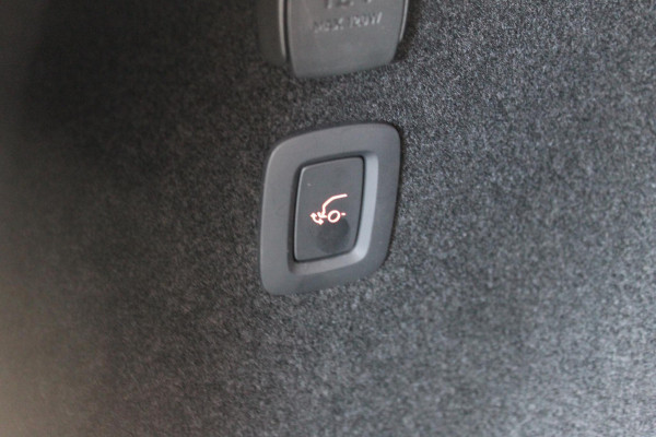Volvo EX30 Single Motor Extended Range Plus 69 kWh Adaptieve cruise control / Semi elektrisch wegklapbare trekhaak / Extra getinte ramen vanaf de B-stijl / Verwarmbare voorstoelen / Verwarmbaar stuurwiel