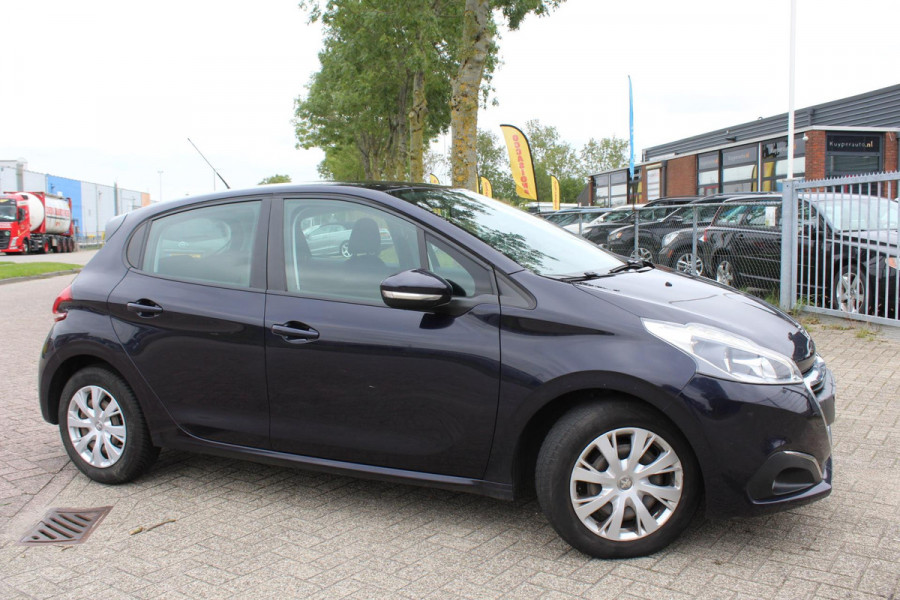 Peugeot 208 1.2 PureTech Blue Lion NAP,, AIRCO ,,MULTIMEDIA ,,NAVI,, LED ,,PARKEERSENSOREN TREKHAAK