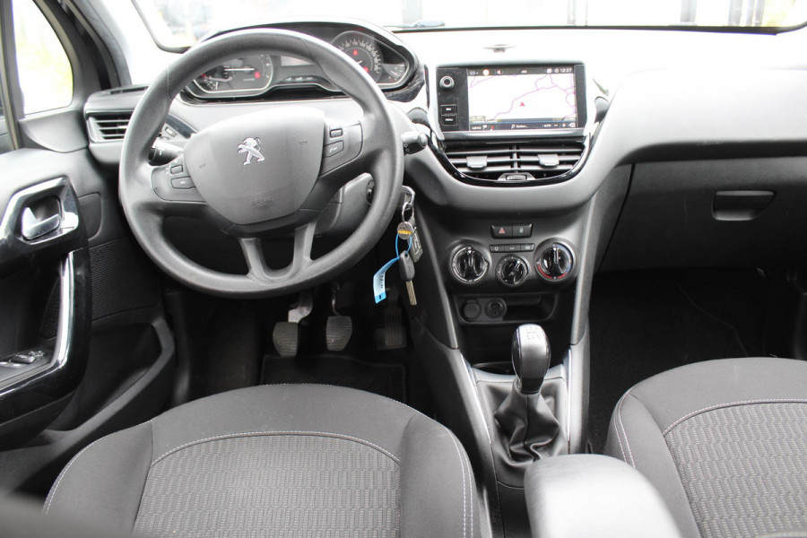 Peugeot 208 1.2 PureTech Blue Lion NAP,, AIRCO ,,MULTIMEDIA ,,NAVI,, LED ,,PARKEERSENSOREN TREKHAAK
