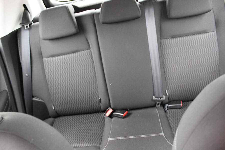 Peugeot 208 1.2 PureTech Blue Lion NAP,, AIRCO ,,MULTIMEDIA ,,NAVI,, LED ,,PARKEERSENSOREN TREKHAAK