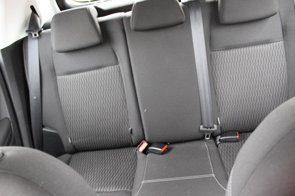Peugeot 208 1.2 PureTech Blue Lion NAP,, AIRCO ,,MULTIMEDIA ,,NAVI,, LED ,,PARKEERSENSOREN TREKHAAK