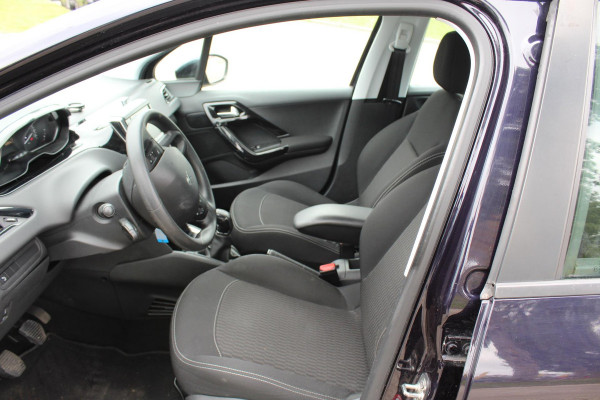 Peugeot 208 1.2 PureTech Blue Lion NAP,, AIRCO ,,MULTIMEDIA ,,NAVI,, LED ,,PARKEERSENSOREN TREKHAAK