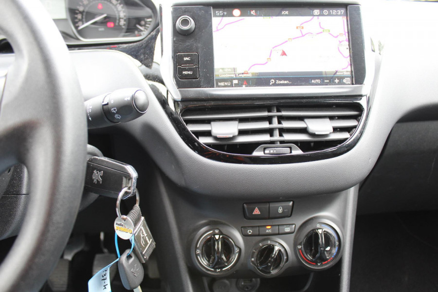 Peugeot 208 1.2 PureTech Blue Lion NAP,, AIRCO ,,MULTIMEDIA ,,NAVI,, LED ,,PARKEERSENSOREN TREKHAAK