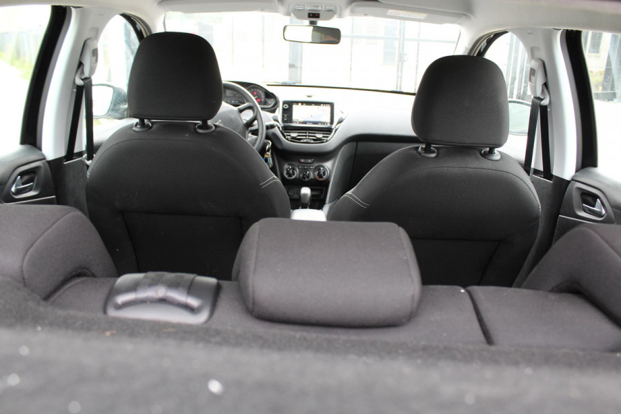 Peugeot 208 1.2 PureTech Blue Lion NAP,, AIRCO ,,MULTIMEDIA ,,NAVI,, LED ,,PARKEERSENSOREN TREKHAAK