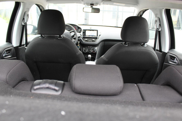 Peugeot 208 1.2 PureTech Blue Lion NAP,, AIRCO ,,MULTIMEDIA ,,NAVI,, LED ,,PARKEERSENSOREN TREKHAAK