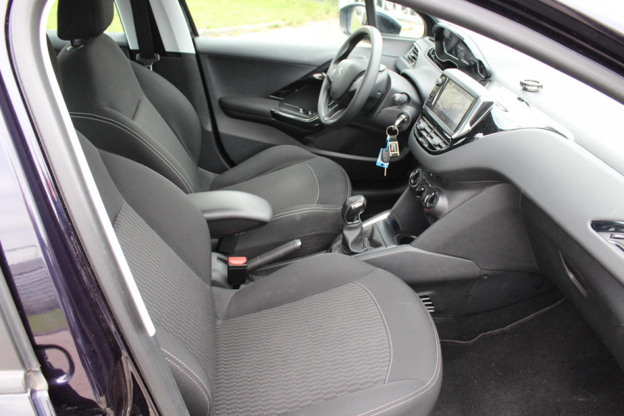 Peugeot 208 1.2 PureTech Blue Lion NAP,, AIRCO ,,MULTIMEDIA ,,NAVI,, LED ,,PARKEERSENSOREN TREKHAAK