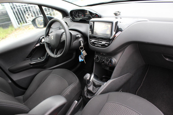 Peugeot 208 1.2 PureTech Blue Lion NAP,, AIRCO ,,MULTIMEDIA ,,NAVI,, LED ,,PARKEERSENSOREN TREKHAAK