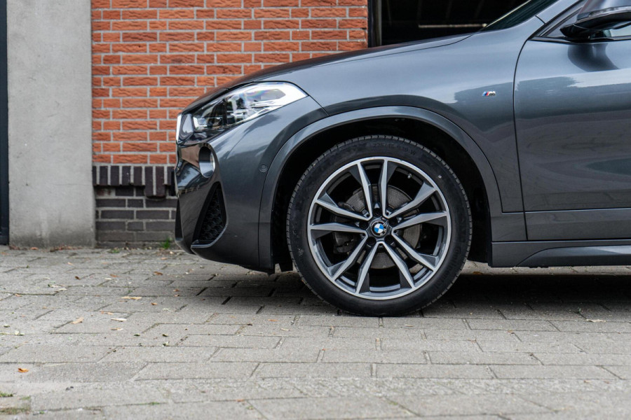 BMW X2 sDrive18i High Executive M-Sport Pano / Leer / Sfeer