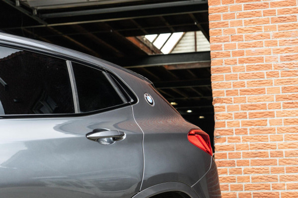 BMW X2 sDrive18i High Executive M-Sport Pano / Leer / Sfeer