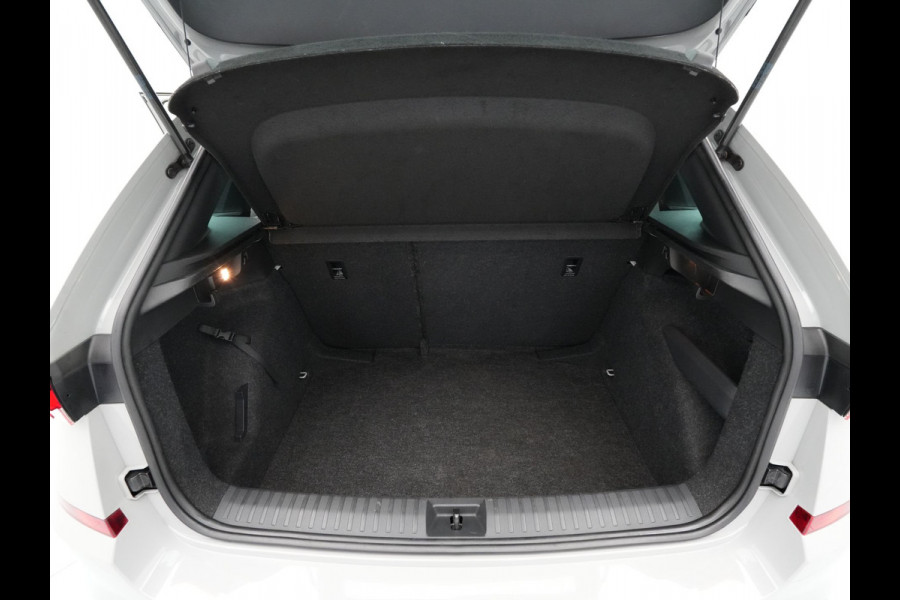 Škoda Kamiq 1.0 TSI Sport Business Panoramadak DAB PDC