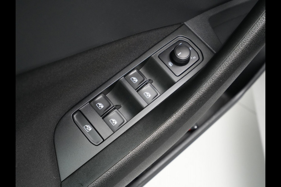 Škoda Kamiq 1.0 TSI Sport Business Panoramadak DAB PDC