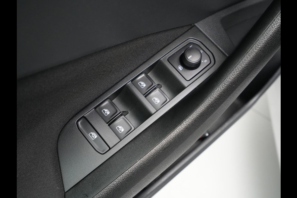 Škoda Kamiq 1.0 TSI Sport Business Panoramadak DAB PDC