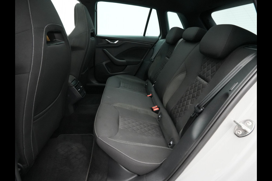 Škoda Kamiq 1.0 TSI Sport Business Panoramadak DAB PDC