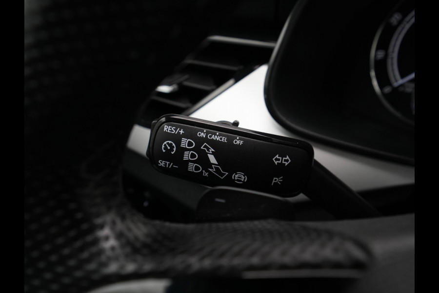 Škoda Kamiq 1.0 TSI Sport Business Panoramadak DAB PDC