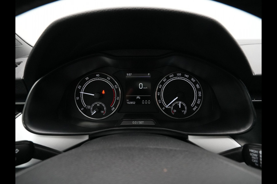 Škoda Kamiq 1.0 TSI Sport Business Panoramadak DAB PDC