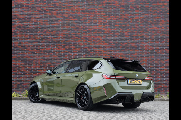BMW 5 Serie Touring M5 | Direct leverbaar - Urban Green - Drivers Pack