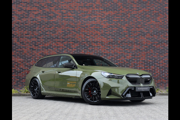 BMW 5 Serie Touring M5 | Direct leverbaar - Urban Green - Drivers Pack