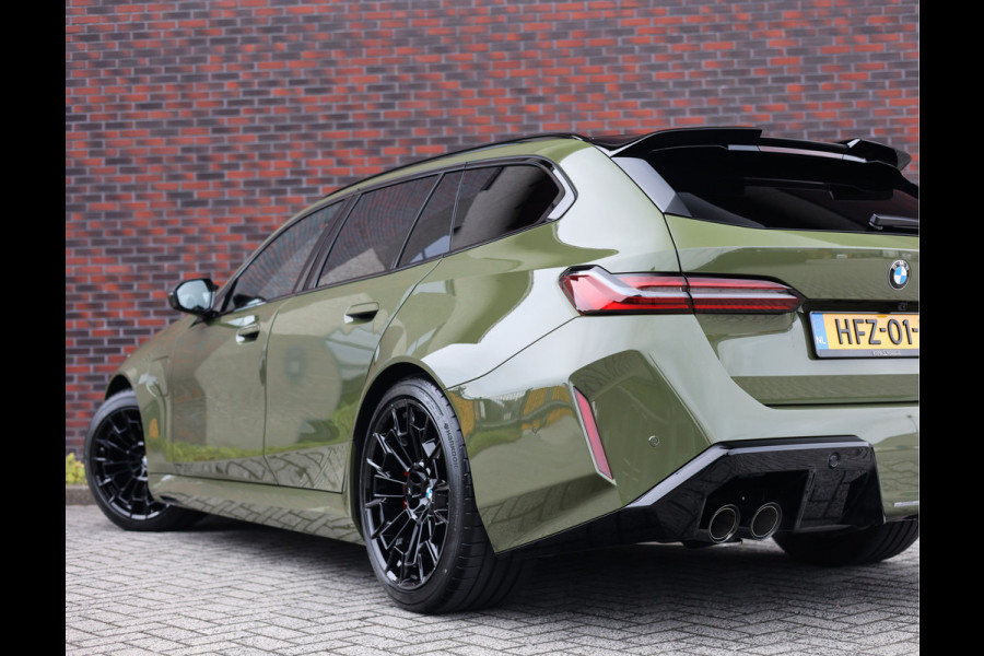 BMW 5 Serie Touring M5 | Direct leverbaar - Urban Green - Drivers Pack