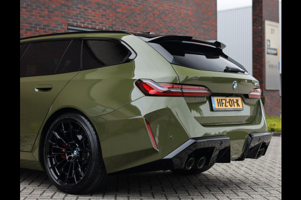 BMW 5 Serie Touring M5 | Direct leverbaar - Urban Green - Drivers Pack