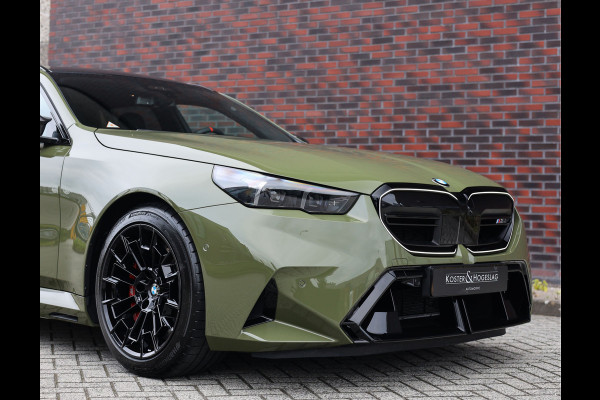 BMW 5 Serie Touring M5 | Direct leverbaar - Urban Green - Drivers Pack