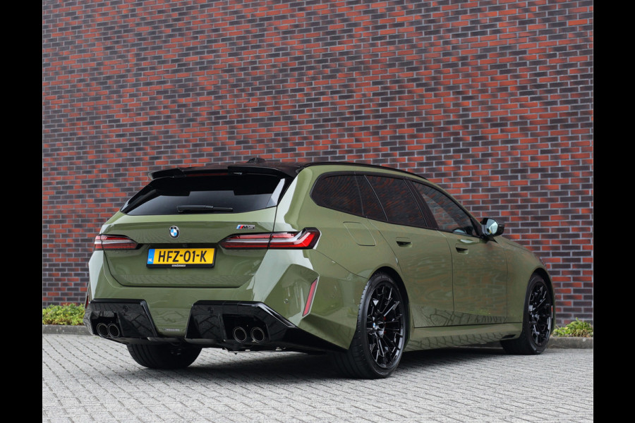 BMW 5 Serie Touring M5 | Direct leverbaar - Urban Green - Drivers Pack