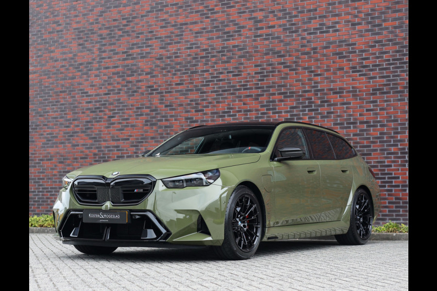 BMW 5 Serie Touring M5 | Direct leverbaar - Urban Green - Drivers Pack